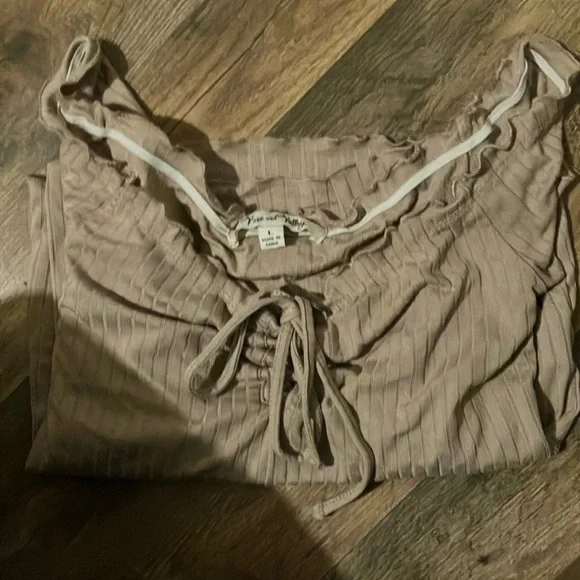 Off-Shoulder Ribbed Top - Picture 2 of 3